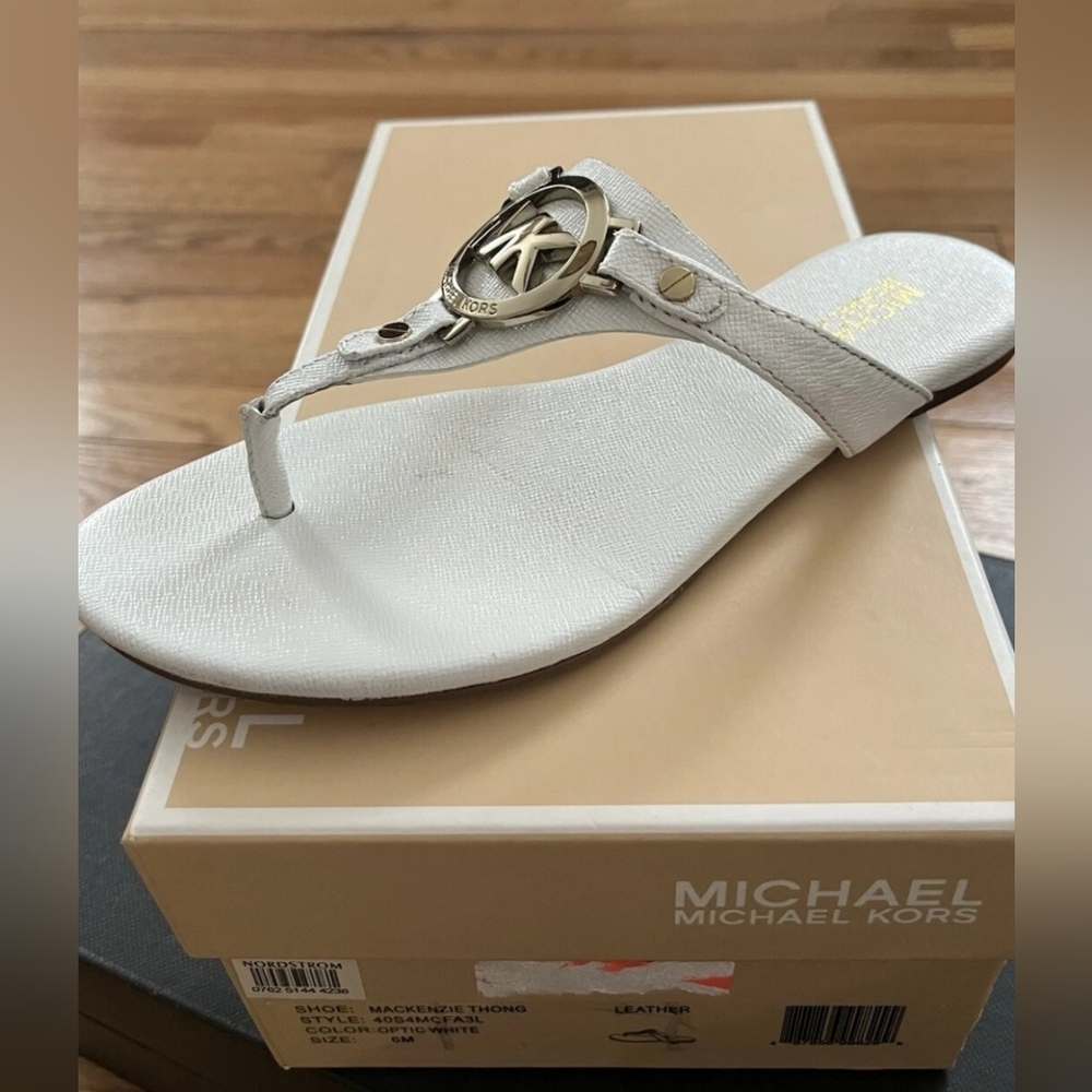 Michael Kors MK White Gold Thong Sandals Flip Flops 6M